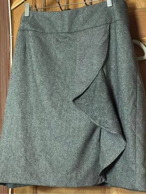 NWT Talbots 22W Gray Ruffle Skirt ✨
Classic. Feminine. Timeless.